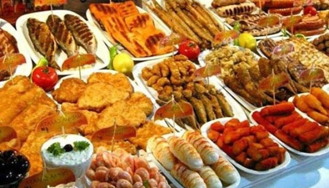 Как вкусно поесть и не умереть: самые опасные праздничные блюда